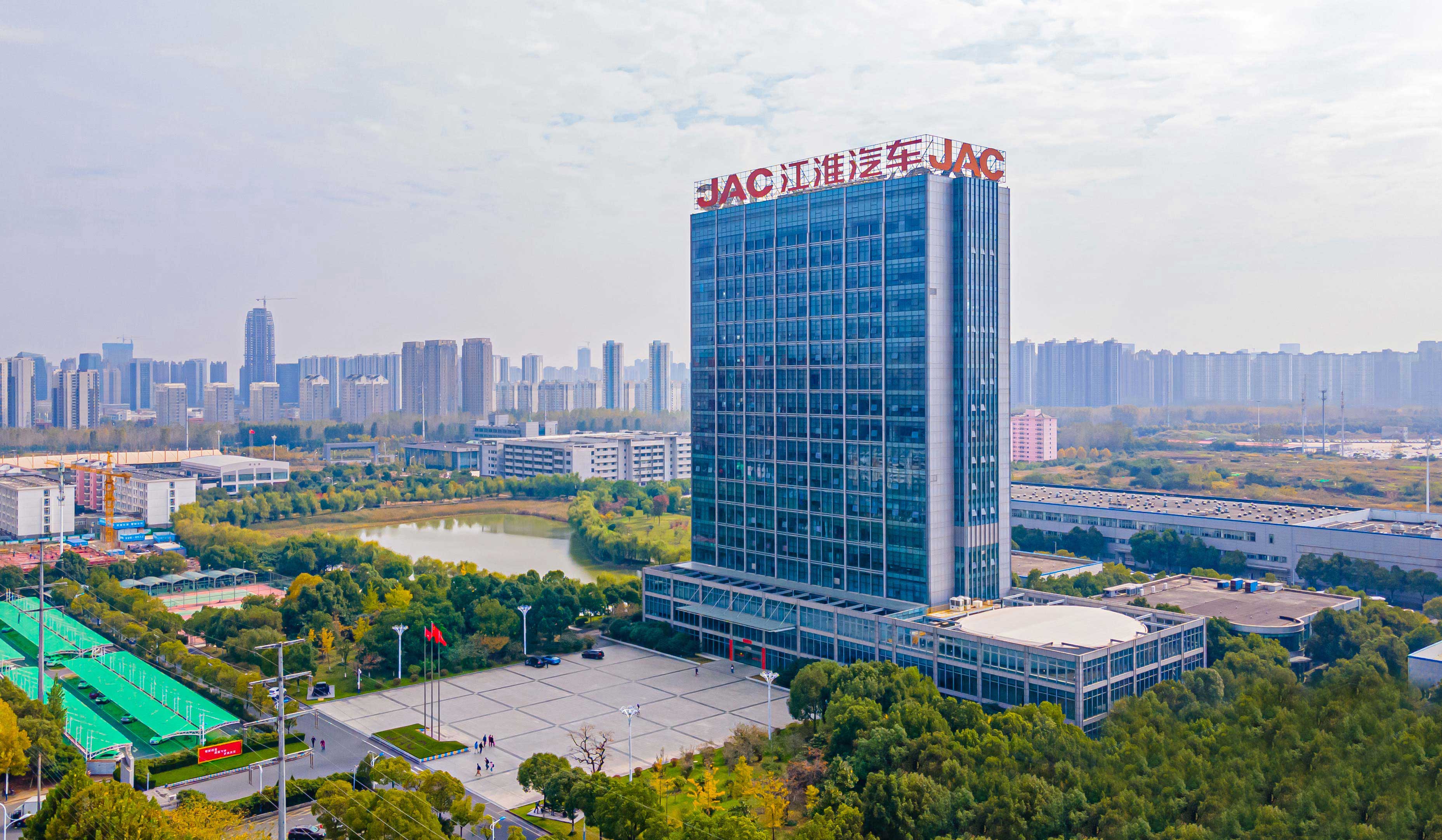 献礼60周年，品牌持续向上！龙8头号玩家
连获多项品牌殊荣